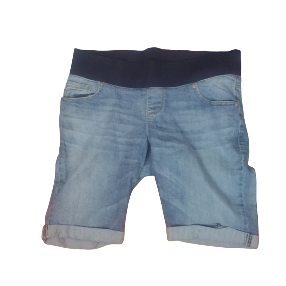 Great expectations maternity shorts size M (8-10)